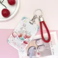 Tarjetero rígido deslizante de fresa y conejo con correa trenzada roja y llavero bonito. - Un Tazón de Fresas + Cordón de Muñeca Rojo