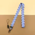 Blau-weiB kariertes Bärenmuster Lanyard Variante mit Metallverschluss und breitem Riemen Design. - Klein Gitter Bär / Langes Schlüsselband