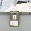 Portatarjetas de identificacion vertical transparente con cordon gris, funda de plastico - Nueva Funda de Tarjeta + 1.5 Cordón Regular / Gris