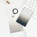 Portacarte trasparente sfumato con custodia protettiva per porta badge retrattile. - Set Portachiavi / Include Portachiavi Nero con Cinturino in Pelle 2.7 / Nero Sfumato