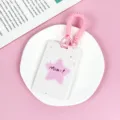 Portatarjetas rosa con cordón en espiral y motivo de estrella de rejilla para placa. - Cuadros Blancos Estrellas Rosas (Con Cuerda Resorte Rosa Doble Bucle)