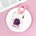 Portatarjetas de gato de dibujos animados lindo con correa de espiral rosa para pase escolar. - Gato Negro Abrazando Corazón (Con Cuerda Resorte Rosa Doble Bucle)