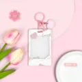 Rosa Plastik Kartenhalter mit süßem Schlüsselanhänger, Herzanhänger und Blumen für ID. - Schiebe Transparent-Weißer Hintergrund Herz Dialogbox + Rosa Herz Schlüsselanhänger