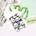 Süßer ABS Panda Kartenhalter mit Schlüsselband Studentenausweis Schutzhülle. - All-over Mini-Pandas Und Integriertes Knopf-Lanyard