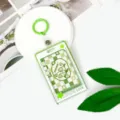 Portabadge a quadri verdi con motivo floreale, simpatica custodia protettiva per carte scolastiche. - Fumetto Stella - Griglia Verde Floreale / Portachiavi in Pelle Verde / Verde