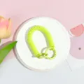 Neon grüne spiralförmige Telefonkordel Anti-Verlust dehnbare Handykette mit Doppelringen - Doppelring Spiralseil / Gelbgrün