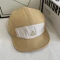 Khaki-weiße 5-Panel Camp Cap mit modernem Farbblock-Design und gesticktem Logo. - M (56-58cm) / Gelb