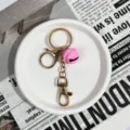 Porte-clés coloré avec cloche rose et fermoir doré, accessoire de sac élégant DIY. - Fermoir Doré Chaîne à Quatre Sections (Cloche Rose)