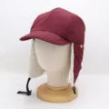Gros plan détaillé de la casquette trappeur d'hiver doublée en polaire bordeaux. - M (56-58cm) / Bordeaux