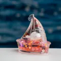 Mignon porte-clés bateau à voile sable mouvant huile, pendentif sac animal océan acrylique. - Béluga