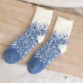 Cozy fuzzy fleece socks winter warm fluffy sleeping socks soft gradient floor socks detail - Blue