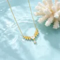 Vergulde zirconia halsketting met delicate witte bloem en elegante stijlvolle sleutelbeinketting. - Witte Bloem Halsketting