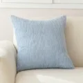 Hellblauer quadratischer Kissenbezug aus Cord mit vertikalem Rippenmuster für das Sofa - 66*66 / Hellblau