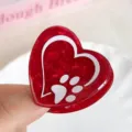 Pinza de pelo de corazón rojo con bonito estampado de huellas, accesorio elegante para mujer. - Estilo Huella de Gato Corazón