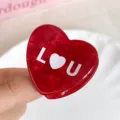 Pinza de pelo de corazón rojo para mujer, pinza de tiburón acrílica dulce para uso diario. - Letra Lou