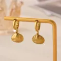 Gold stainless steel shell pendant hoop earrings for women, stylish ocean jewelry. - Shell Tag Style (E7163G)