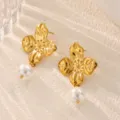 Orecchini pendenti alla moda in acciaio inossidabile dorato 18k fiore perla donna - Stile Pendente Fiore Perla Irregolare (E6622G)