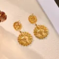 Orecchini pendenti girasole placcati oro 18K in acciaio, gioielli donna eleganti. - Stile Pendente Doppio Strato Girasole (E6719G)
