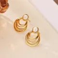Orecchini con perla e cerchi multipli, gioielli moda in acciaio inossidabile dorato. - Stile Perla Cerchio Multistrato (E6709G-1)