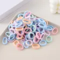 Petits élastiques colorés pour cheveux d'enfants, bandes élastiques sans couture pour tresses. - 100 Pièces / Couleurs mixtes E