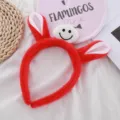 Joli serre-tête en peluche rouge avec visage souriant, accessoire de cheveux doux et mignon. - Cheval Souriant / Rouge