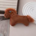Adorable ornement de cheval en peluche marron, texture douce et duveteuse, details brodes fins. - Poupée Cheval / Brun Foncé