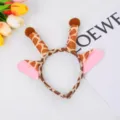 Schattige pluche dierenhaarband met giraffehoorn ontwerpen en roze oren voor feestje. - Bruin
