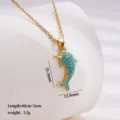Collier pendentif dauphin plaqué or avec pierres turquoise, design de chaîne élégant. - Dauphin (1820) / Or
