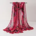 Vue détail écharpe femme mousseline imprimé floral, châle léger protection solaire. - Écharpes en mousseline 15