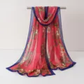 Élégante écharpe en mousseline à motif floral et bordure bleue pour femmes élégantes. - Foulards en mousseline 29
