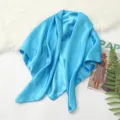 Elegante helderblauwe satijnen vierkante sjaal, comfortabele zachte effen halsdoek voor dames. - Kies kleur van afbeelding 12 meerblauw