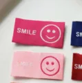 Simpatica etichetta tessuta con sorriso badge per toppa decorazione vestiti scarpe. - Stile SMILE Multicolore (zm119)