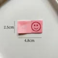 Etichetta tessuta rosa con ricamo di sorriso carino, ideale per vestiti e accessori fai-da-te. - Stile SMILE Rosa (zm121)