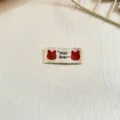 Etichetta tessuta con orsetto dei cartoni animati per vestiti per bambole fatti a mano. - Due piccoli orsi