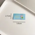 Étiquette en tissu tissé bleu patch DIY accessoires de vêtement faits à la main broderie 2,7x5,8cm - zm033
