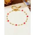 Bracciale in acciaio inossidabile dorato con perle di cristallo rosso a cuore e ciondoli quadrati. - Bracciale Quadrato con Perline Rosse / Oro