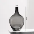Nordische rauchgraue Glasvase mit grossem Bauch, eleganter enger Hals und minimalistisches Dekor. - L / Rauchgrau