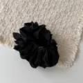Coletero de satén negro plisado accesorio para el cabello de doble capa cola de caballo. - Negro