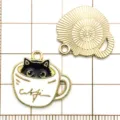 Simpatico gatto nero in tazza Ciondolo in lega smaltata per accessori di gioielleria - Gatto Nero Tazza Bianca / 1 Pezzo/Confezione / Bianco