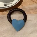Coletero con corazón estilo coreano, banda elástica marrón oscura con corazón de tela azul detalle. - Azul