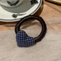 Lazo de pelo corazón a cuadros estilo coreano, accesorio elástico marrón para coleta de caballo. - Cuadros Azules