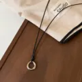 Cordón de gafas de cuero negro estilo coreano, accesorio largo minimalista y chic. - Sin Cuentas