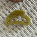 Pince à cheveux en forme de cœur vert olive, accessoire de coiffure quotidien élégant pour femmes. - Style Cœur Ajouré