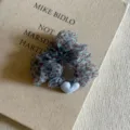 Chouchou en résille imprimé léopard bleu avec charm cœur chic pour coiffures élégantes. - Élastique Cheveux Cœur / Bleu
