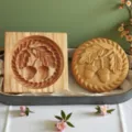 Wooden cookie mold cutter with detailed acorn pattern and matching baked biscuit - 圆形橡果款式 / 10x10x2cm