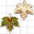 Pendentifs feuille d'érable en alliage avec émail et texture pour la création de bijoux. - Feuille d'Érable Verte