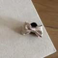 Pinza de pelo con lazo de satén francés elegante accesorio para mujeres peinado y uso diario - Champagne Beige