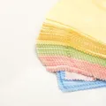 Mikrofaser Brillenputztuch Detailansicht, weicher bunter Stoff fuer Brillen und Bildschirme. - 100 Blätter Packung / bunt