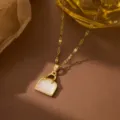 Close-up detail of the elegant gold handbag pendant necklace featuring sparkling diamond stones. - Handbag Style (T1451) / Gold