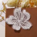 Bellissimo patch con fiore di perle ricamo in rete fai da te per decorazione abbigliamento - Fiore / Bianco